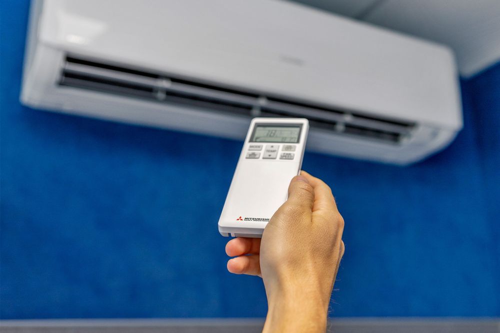 Operating heat pump unit with remote control